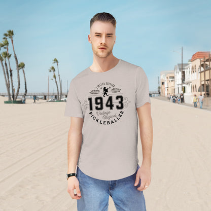 VINTAGE PICKLEBALLER 1943 (FRONT & BACK) - Men's Curved-Hem Jersey T-Shirt